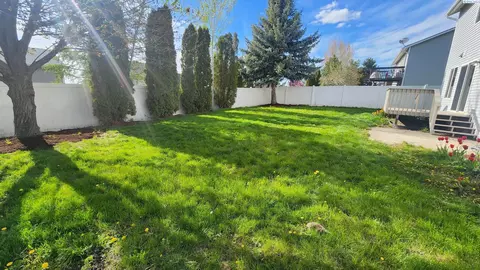 Exterior - 1925 NW Arcadia, Pullman, WA 99163 photo 6 of 9