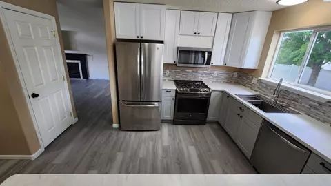 Kitchen - 1925 NW Arcadia, Pullman, WA 99163 photo 2 of 7