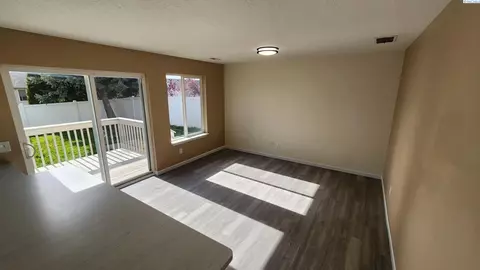 Living - 1925 NW Arcadia, Pullman, WA 99163 photo 5 of 5