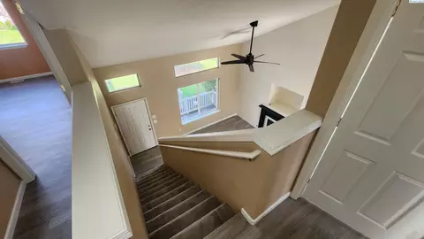Entry Way - 1925 NW Arcadia, Pullman, WA 99163 photo 2 of 2