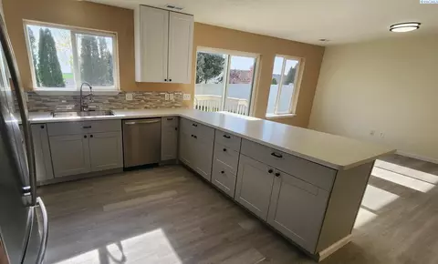Kitchen - 1925 NW Arcadia, Pullman, WA 99163 photo 7 of 7