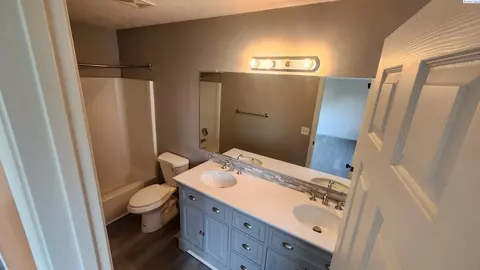 Bath - 1925 NW Arcadia, Pullman, WA 99163 photo 1 of 2
