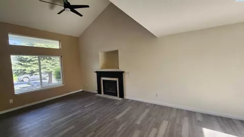 Living - 1925 NW Arcadia, Pullman, WA 99163 photo 3 of 5