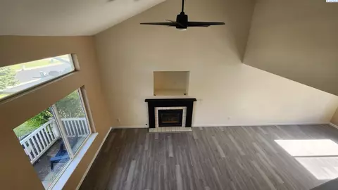 Living - 1925 NW Arcadia, Pullman, WA 99163 photo 2 of 5