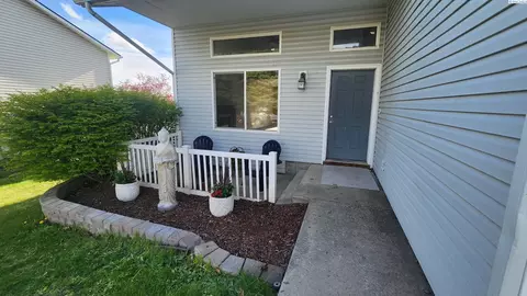 Exterior - 1925 NW Arcadia, Pullman, WA 99163 photo 2 of 9