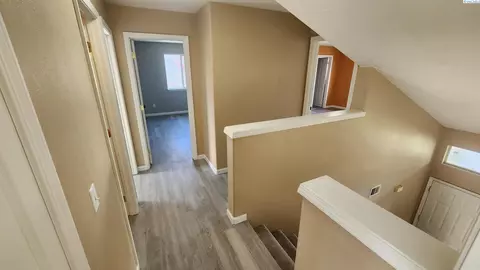 Entry Way - 1925 NW Arcadia, Pullman, WA 99163 photo 1 of 2