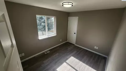Bedroom - 1925 NW Arcadia, Pullman, WA 99163 photo 4 of 5