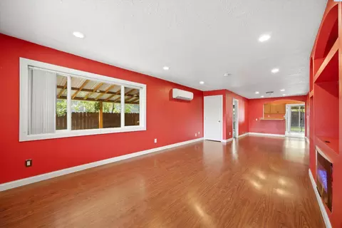 Living - 1220 S 2nd Ave, Pasco, WA 99301 photo 1 of 4