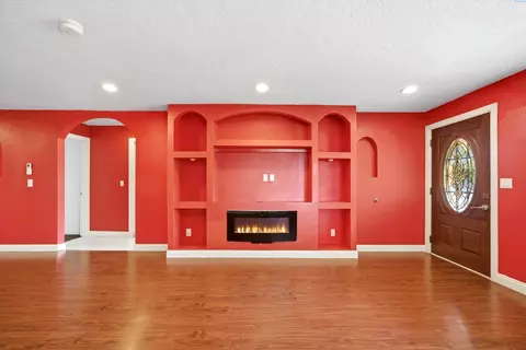 Living - 1220 S 2nd Ave, Pasco, WA 99301 photo 2 of 4