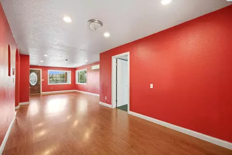 Living - 1220 S 2nd Ave, Pasco, WA 99301 photo 4 of 4