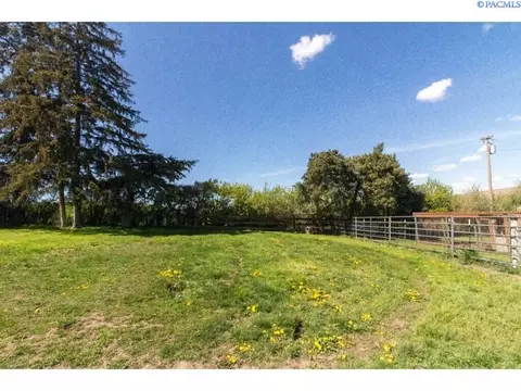Exterior - 3001 Pullman-albion Rd, Pullman, WA 99163 photo 5 of 13