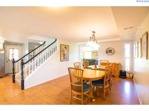 Dining - 3001 Pullman-albion Rd, Pullman, WA 99163 photo 1 of 1