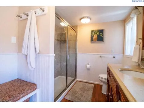 Bath - 3001 Pullman-albion Rd, Pullman, WA 99163 photo 1 of 4