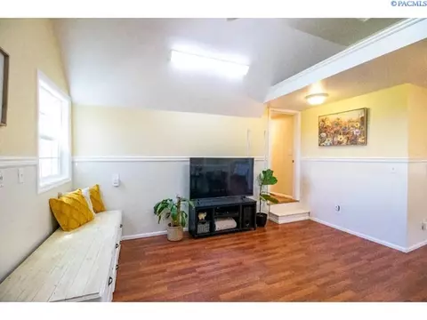 Living - 3001 Pullman-albion Rd, Pullman, WA 99163 photo 3 of 3
