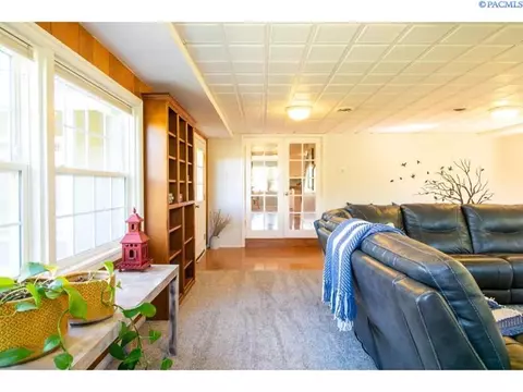 Living - 3001 Pullman-albion Rd, Pullman, WA 99163 photo 2 of 3