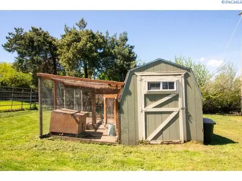 Exterior - 3001 Pullman-albion Rd, Pullman, WA 99163 photo 6 of 13