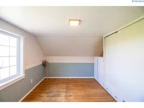 Bedroom - 3001 Pullman-albion Rd, Pullman, WA 99163 photo 6 of 7