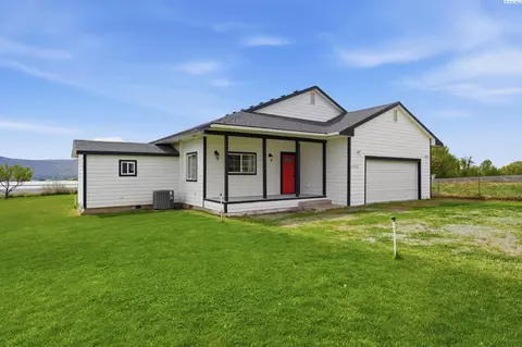 129601 W Swain Rd, Prosser, WA 99350