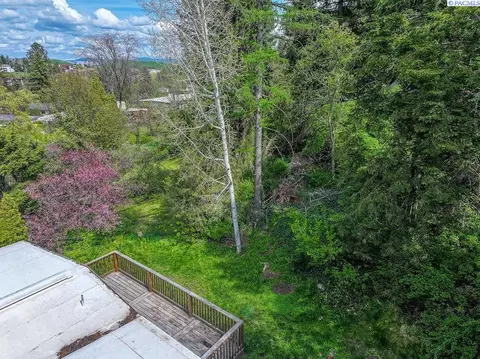 Exterior - 1280 NE Hillside Dr, Pullman, WA 99163 photo 10 of 12