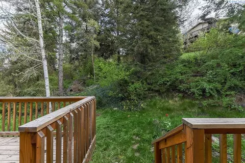 Exterior - 1280 NE Hillside Dr, Pullman, WA 99163 photo 6 of 12