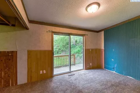 Bedroom - 1280 NE Hillside Dr, Pullman, WA 99163 photo 6 of 6
