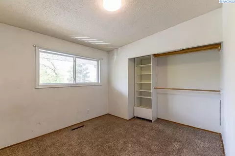 Bedroom - 1280 NE Hillside Dr, Pullman, WA 99163 photo 5 of 6