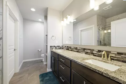 Bath - 4110 Sturdee Ln, Pasco, WA 99301 photo 2 of 4