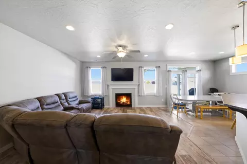 Living - 4110 Sturdee Ln, Pasco, WA 99301 photo 1 of 1
