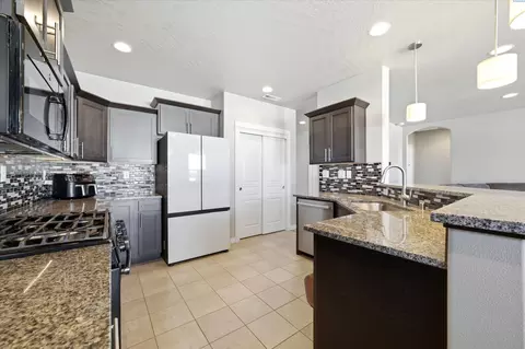 Kitchen - 4110 Sturdee Ln, Pasco, WA 99301 photo 2 of 3