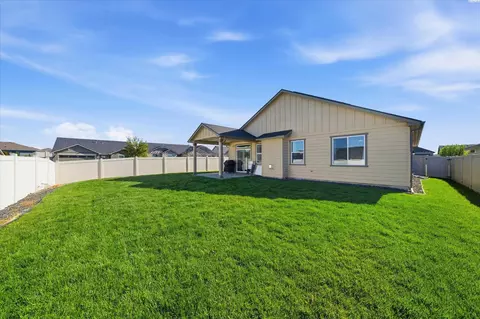 Exterior - 4110 Sturdee Ln, Pasco, WA 99301 photo 4 of 5