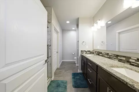 Bath - 4110 Sturdee Ln, Pasco, WA 99301 photo 1 of 4