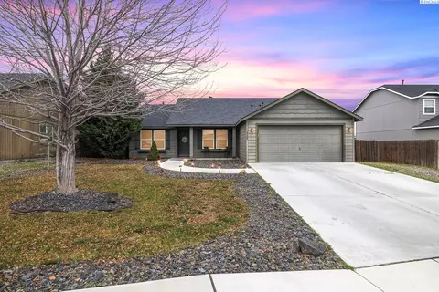 6109 Beacon Rock Ln, Pasco, WA 99301