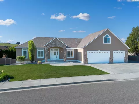 8211 W 4th Pl, Kennewick, WA 99336