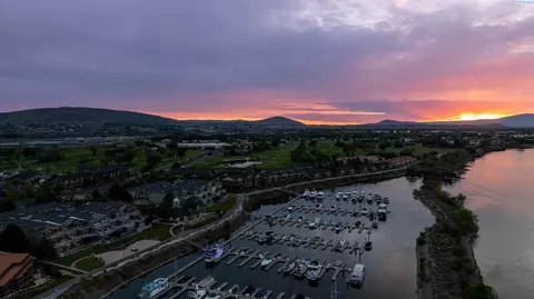 386 Columbia Point Dr #305, Richland, WA 99352