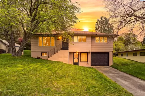1210 NW Clifford St, Pullman, WA 99163