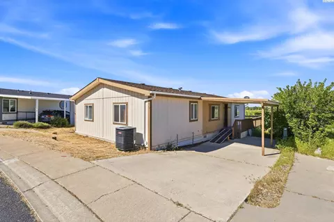 70 Ridgecliff Dr, Richland, WA 99352