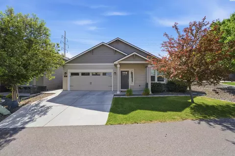 557 Roslyn Ct, Richland, WA 99352