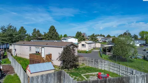 255 NW Golden Hills Dr #46, Pullman, WA 99163