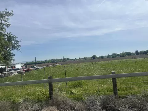 Nka 2nd Ave, Granger, WA 98932