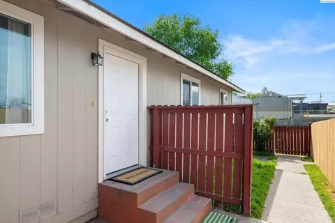 705 8th St, Benton City, WA 99320
