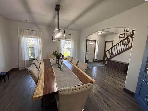 Entry Way - 845 SW Windy Point Ct, Pullman, WA 99163 photo 2 of 3