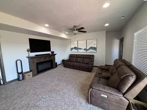 Living - 845 SW Windy Point Ct, Pullman, WA 99163 photo 1 of 1
