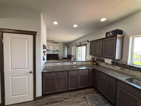 Kitchen - 845 SW Windy Point Ct, Pullman, WA 99163 photo 2 of 4