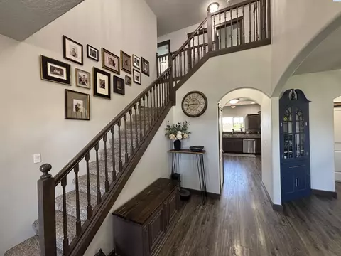 Entry Way - 845 SW Windy Point Ct, Pullman, WA 99163 photo 1 of 3