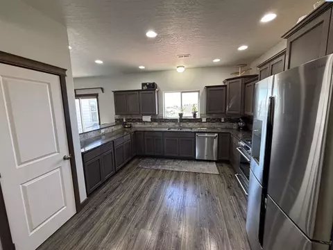 Kitchen - 845 SW Windy Point Ct, Pullman, WA 99163 photo 3 of 4