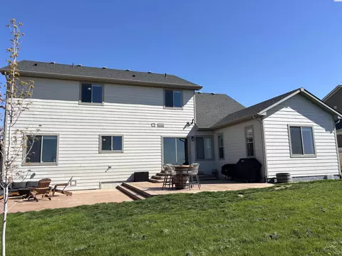 Exterior - 845 SW Windy Point Ct, Pullman, WA 99163 photo 4 of 5