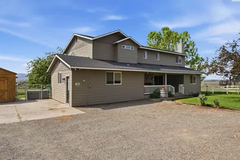 400 Charvet Rd, Grandview, WA 98930