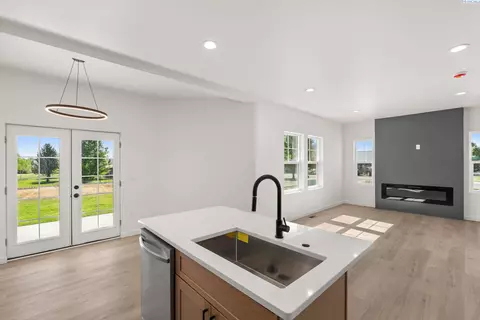 803 Fountain Blvd, Zillah, WA 98953