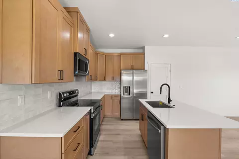 805 Fountain Blvd, Zillah, WA 98953