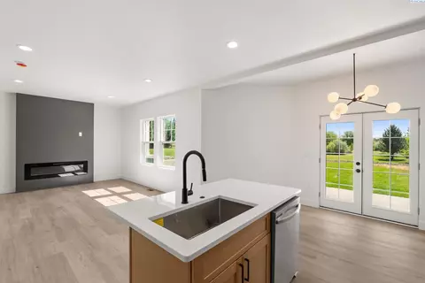 805 Fountain Blvd, Zillah, WA 98953